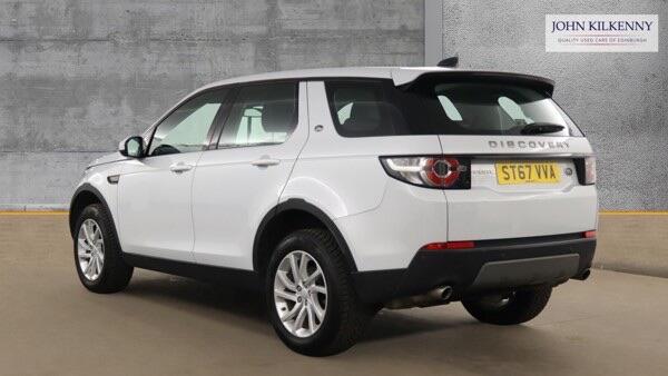 Land Rover Discovery Sport view 4