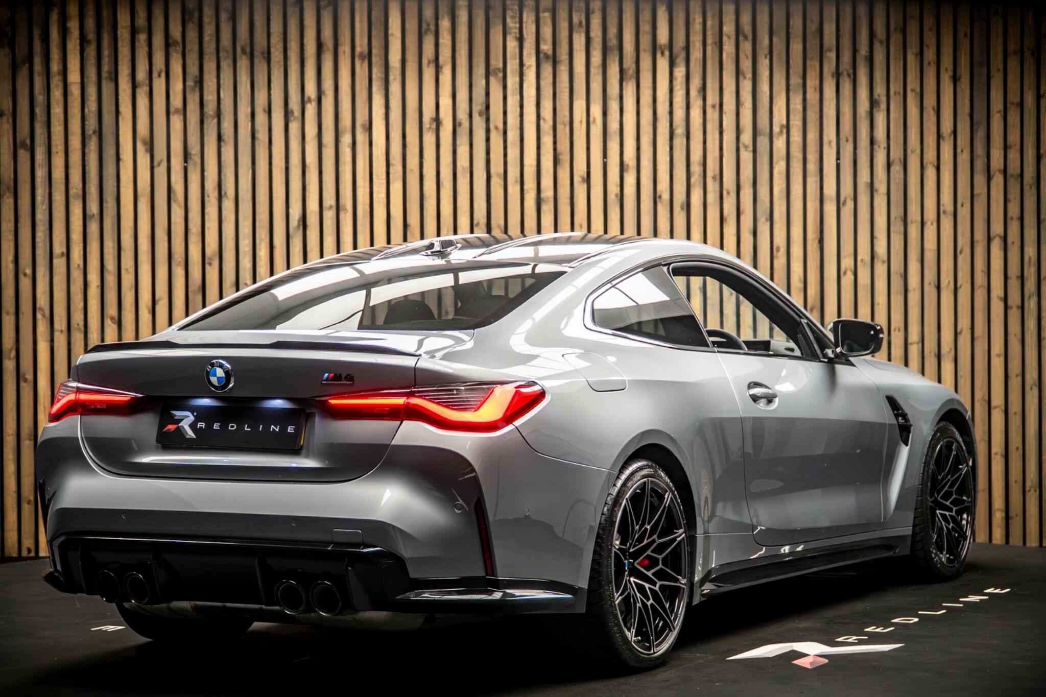 BMW M4 view 4
