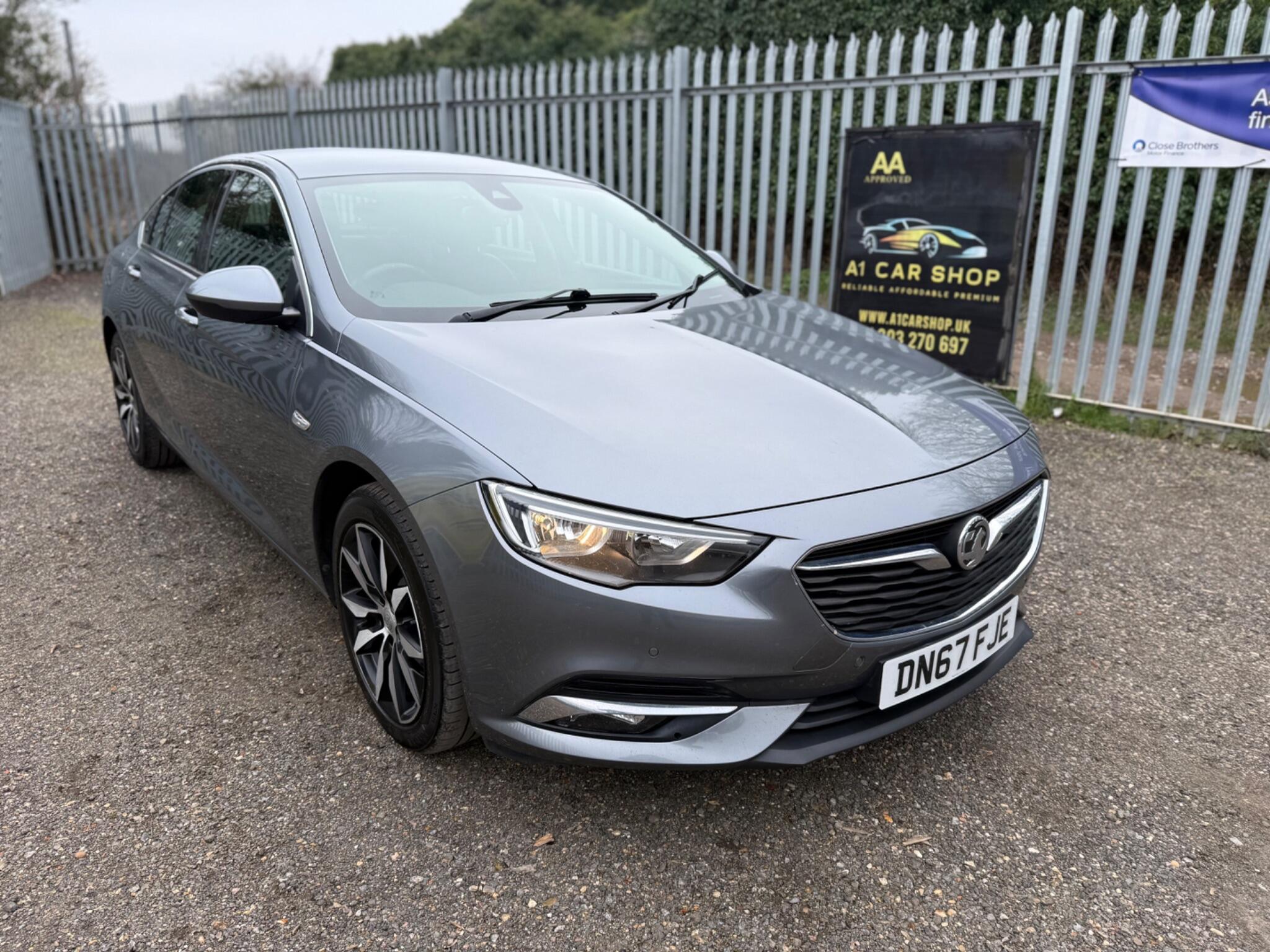 2017 Vauxhall Insignia image 1