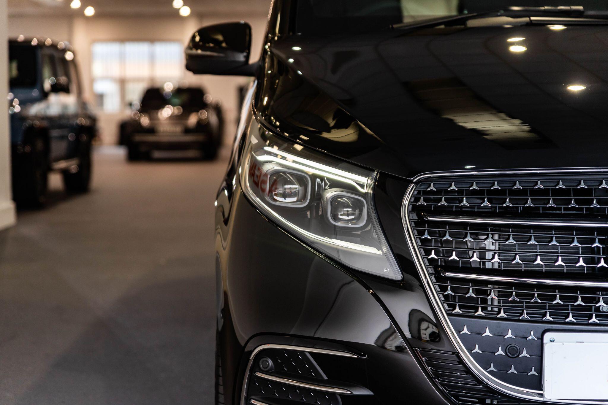 Mercedes-Benz V-Class view 2