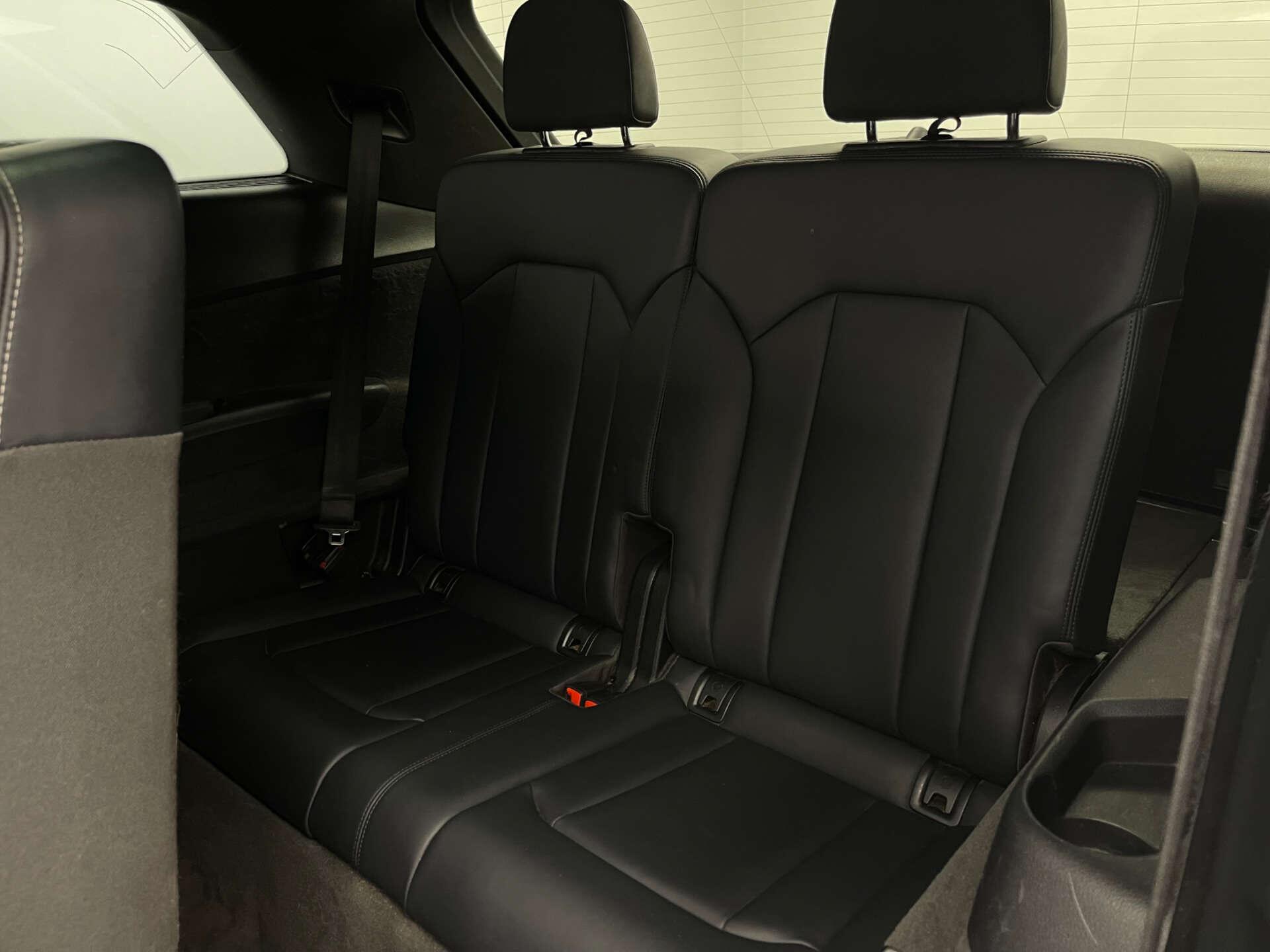 Audi Q7 view 50