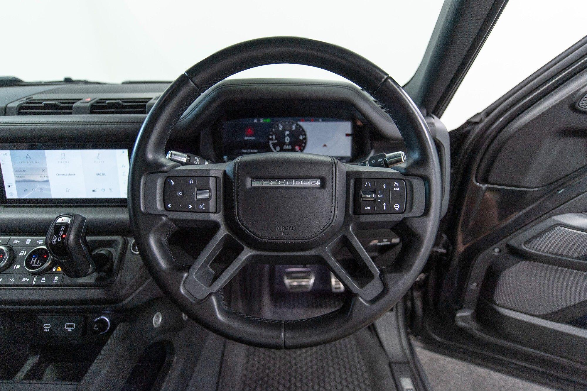 Land Rover Defender 110 view 13