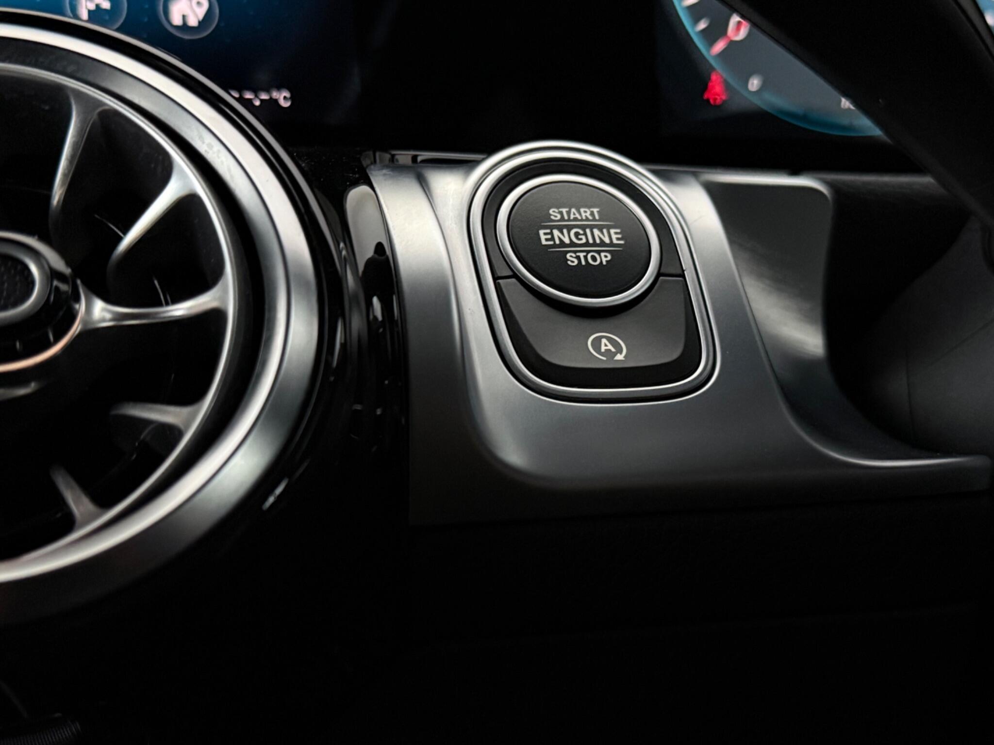 Mercedes-Benz GLB view 17