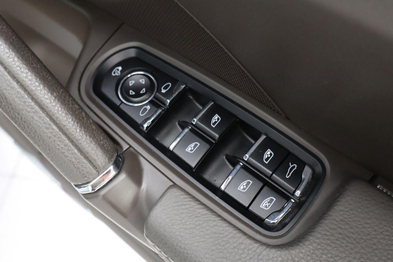 Porsche Cayenne view 14