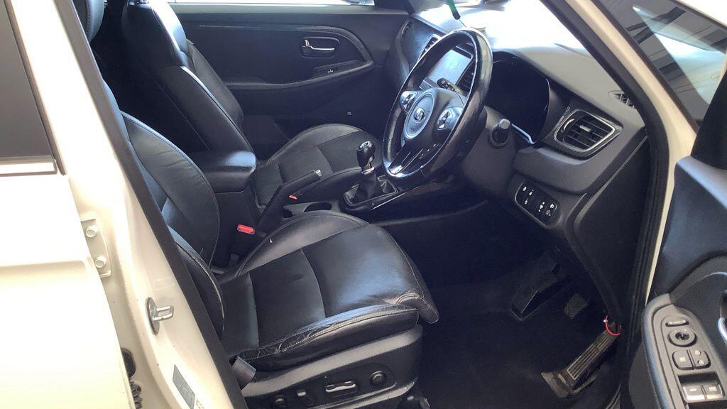 Kia Carens view 12