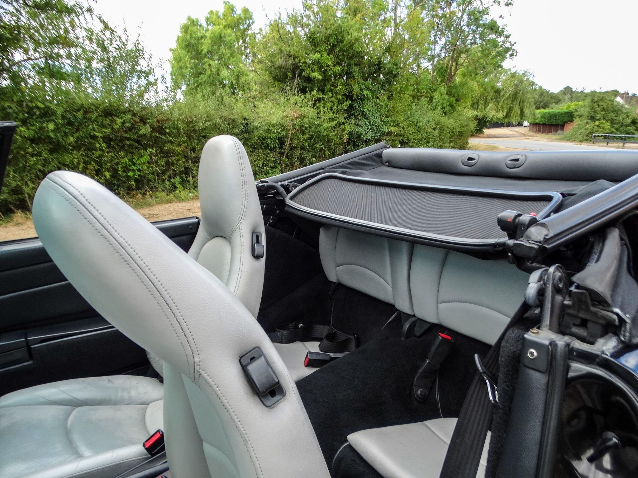 Porsche 911 view 11