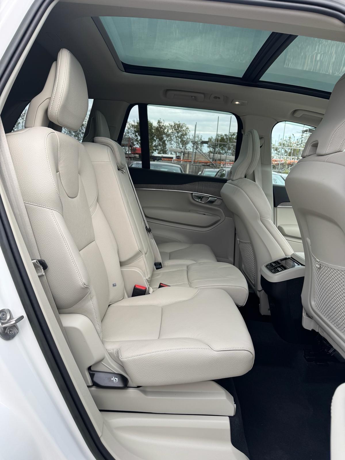 Volvo XC90 view 4