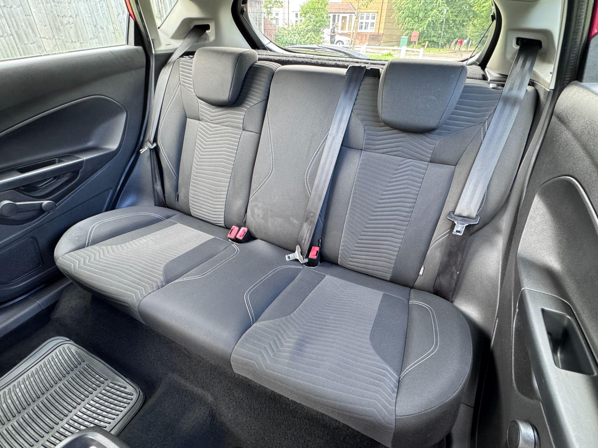 2016 Ford Fiesta image 25