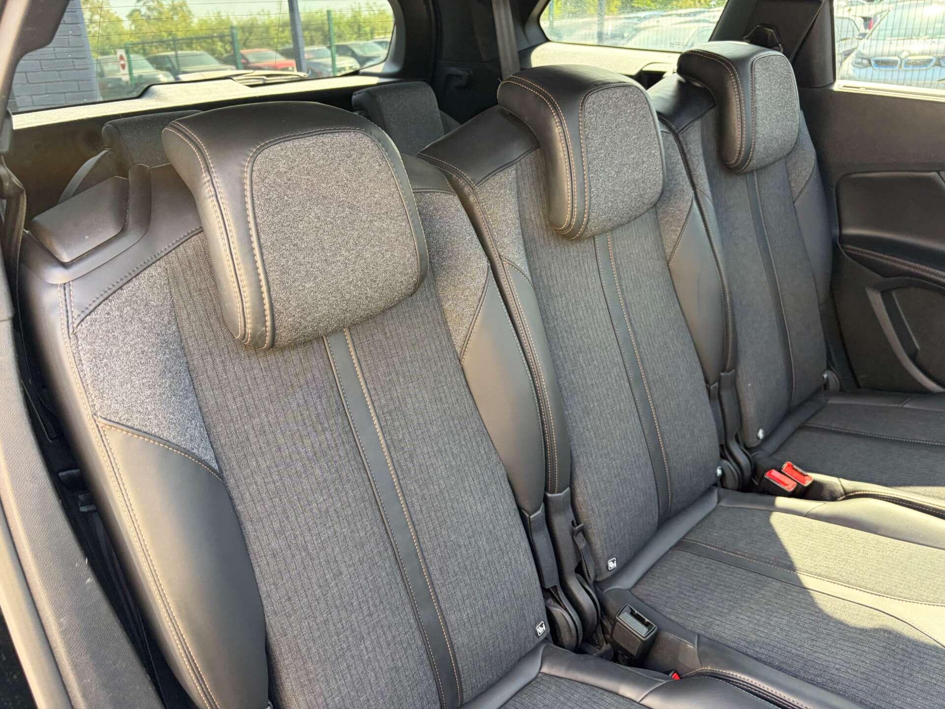 Peugeot 5008 view 34