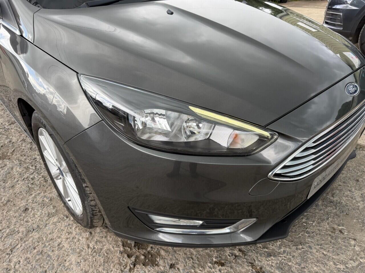 Ford Focus view 7