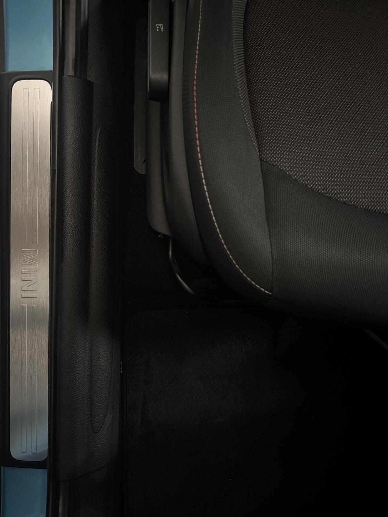 Mini Hatch view 74