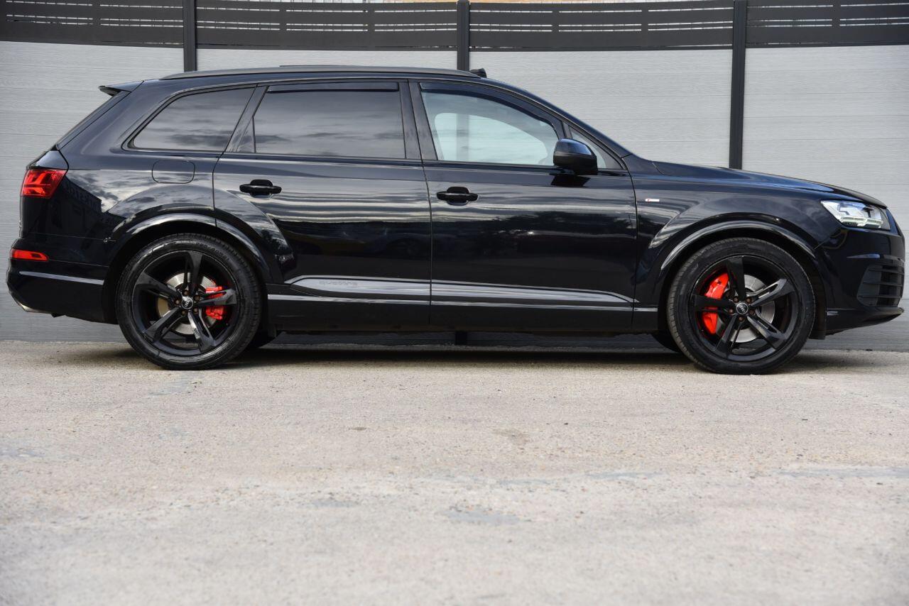 Audi Q7 view 7