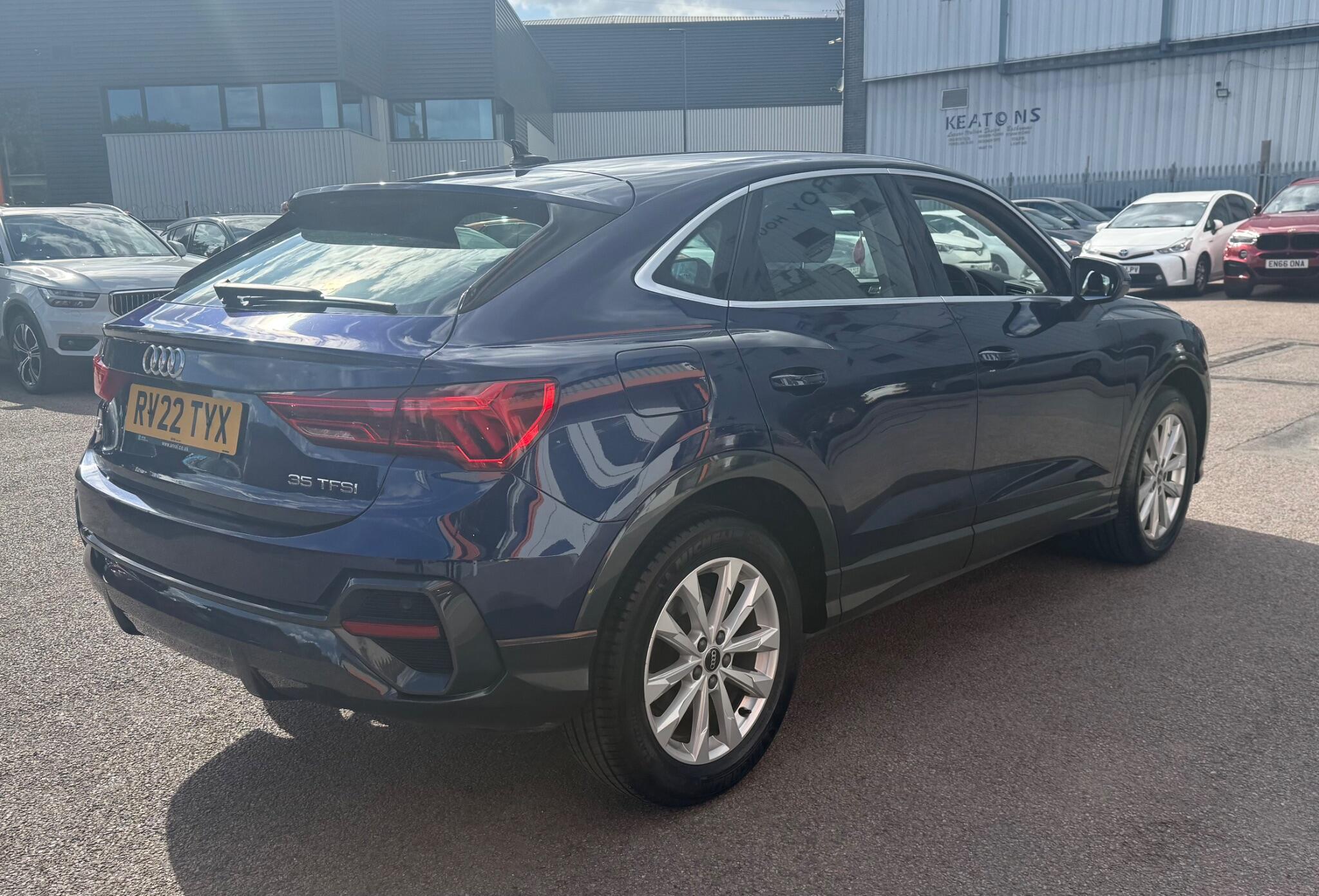 Audi Q3 view 9