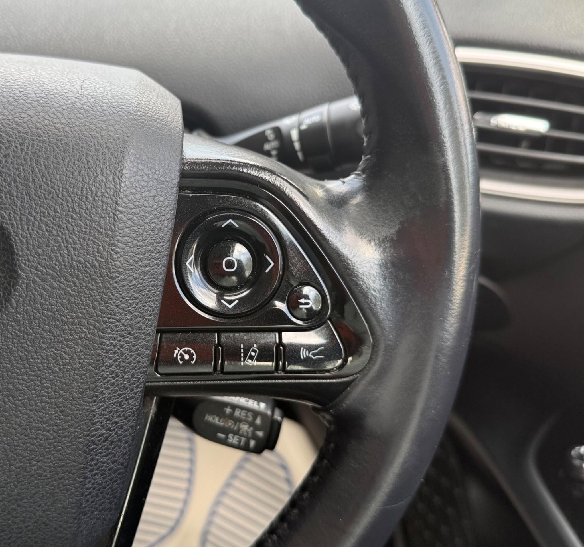 Toyota Prius view 25