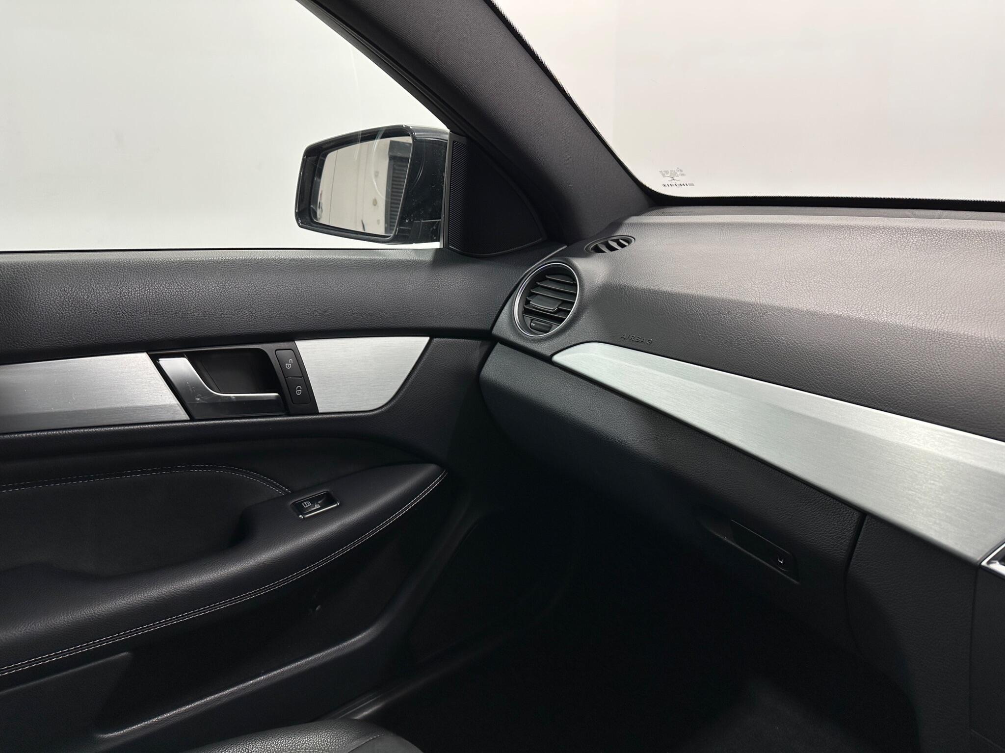 Mercedes-Benz C-Class view 25