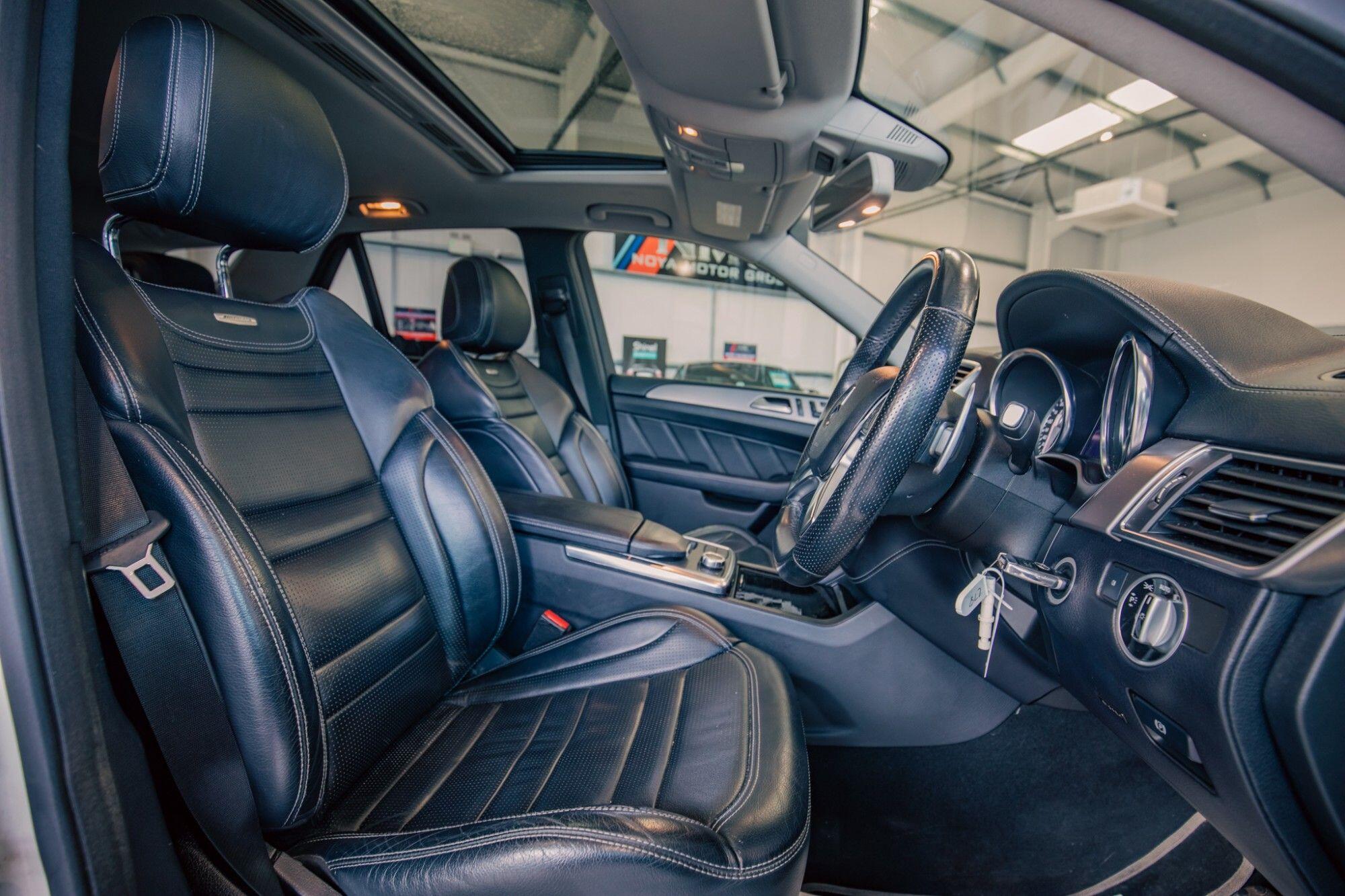 Mercedes-Benz M-Class view 3
