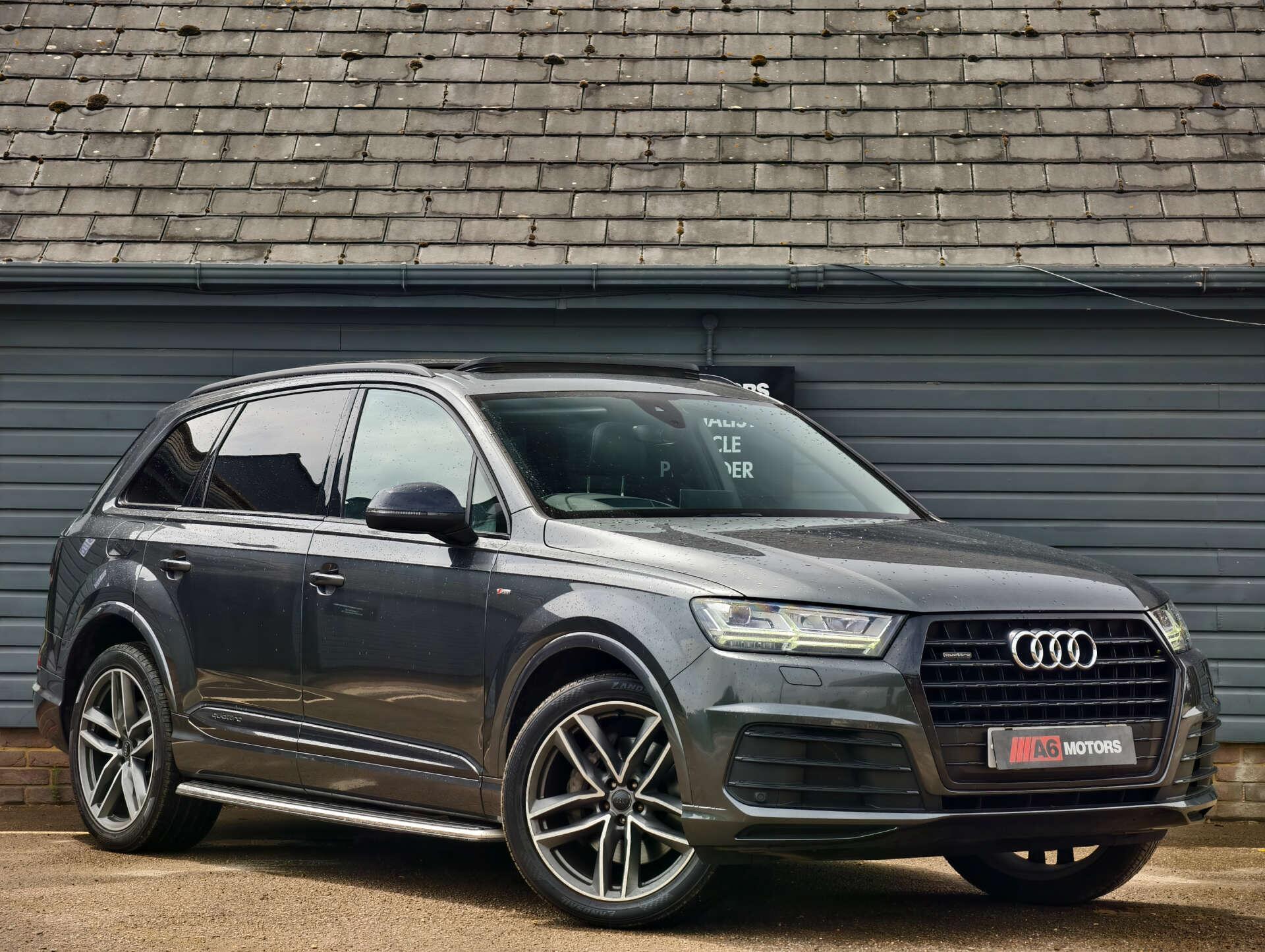 Audi Q7 view 5