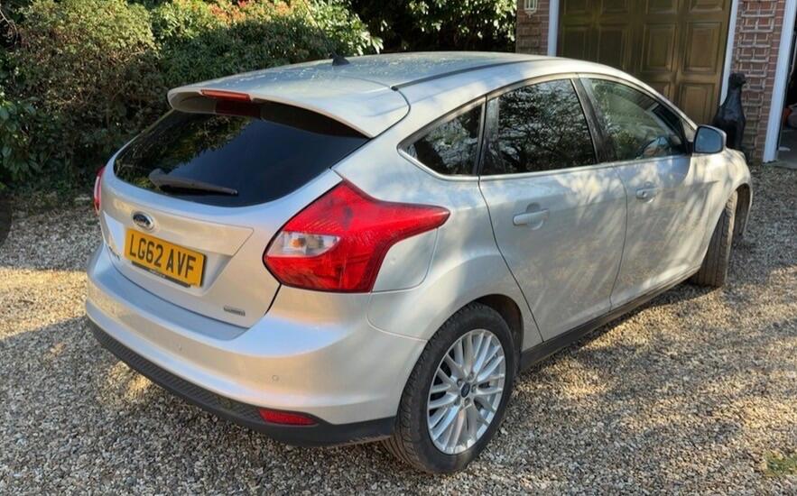 2012 Ford Focus 1.0T EcoBoost Zetec Euro 5 (s/s) 5dr image 4