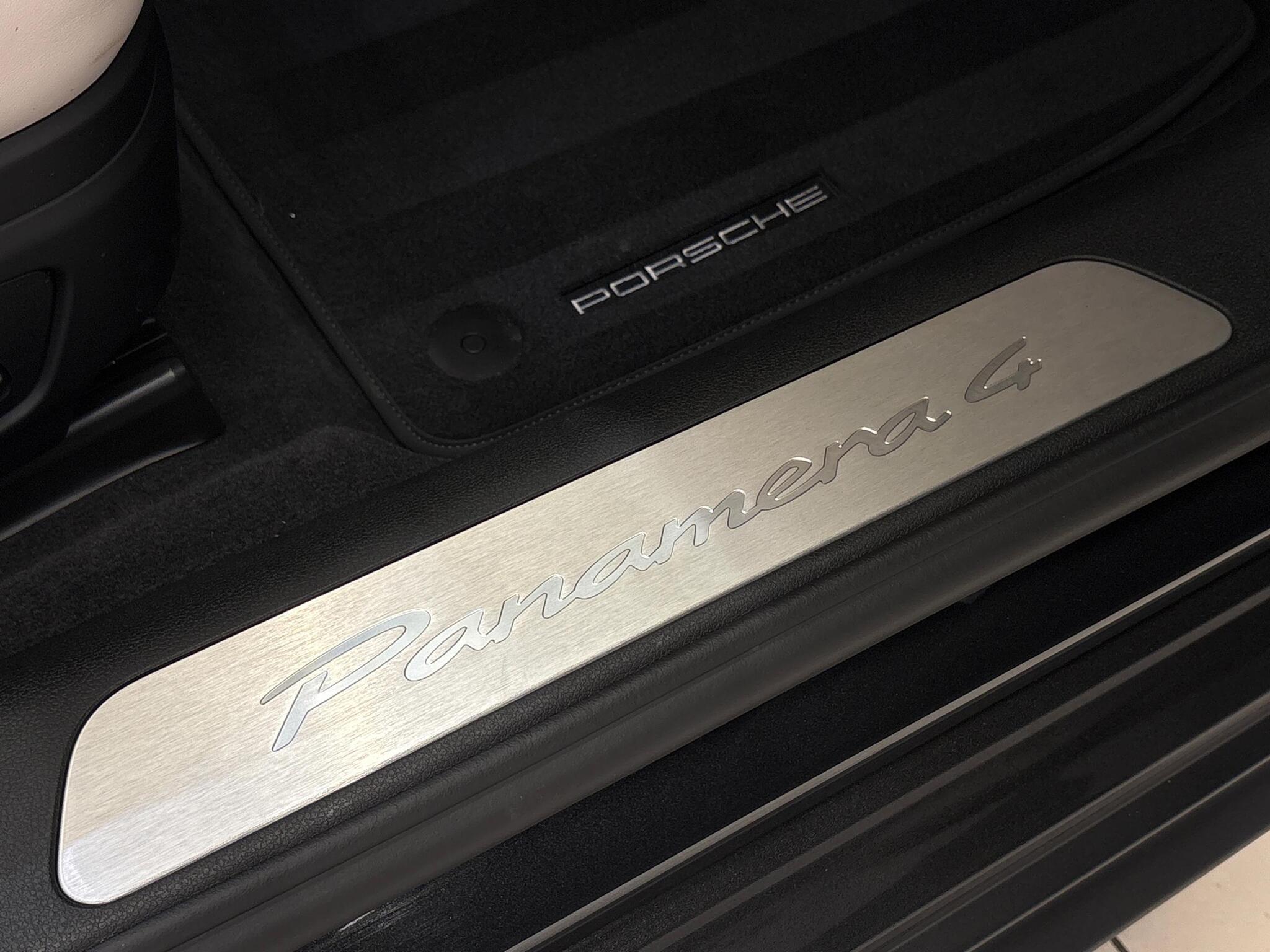 Porsche Panamera view 29
