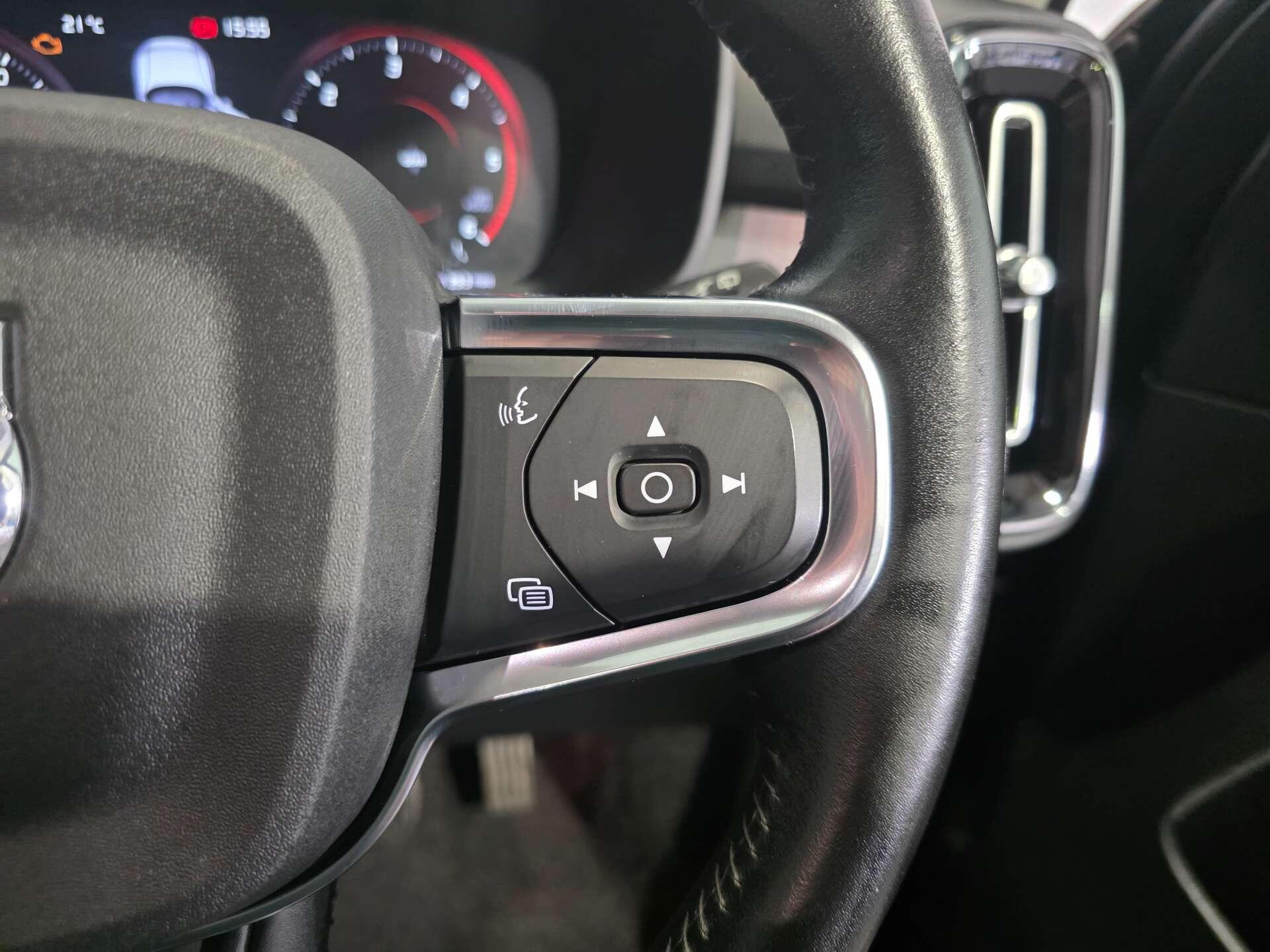 Volvo XC40 view 17