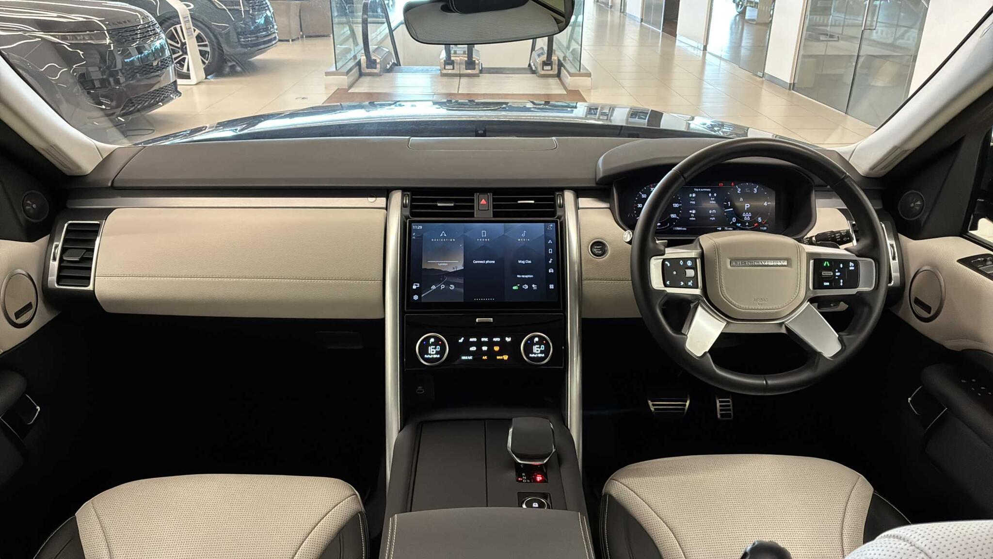 Land Rover Discovery view 9