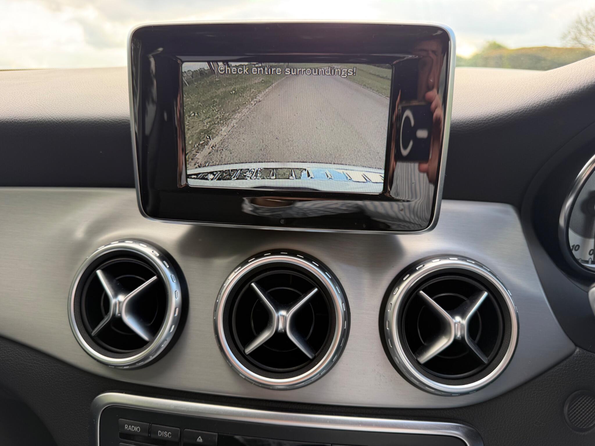 Mercedes-Benz Gla view 48