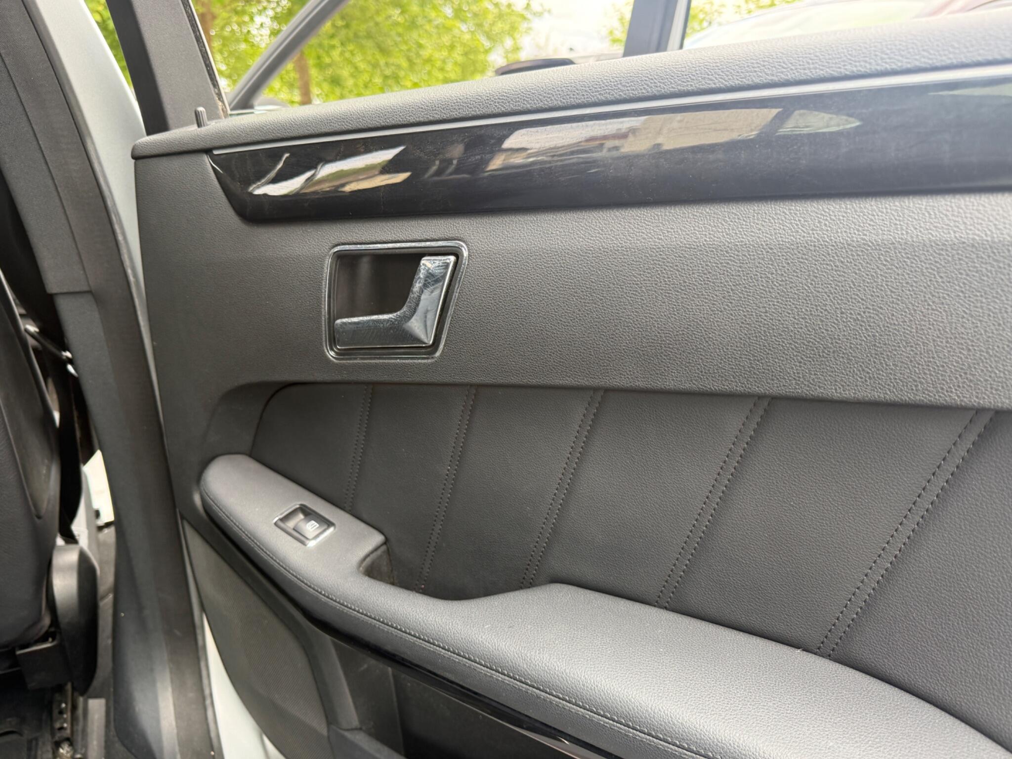 Mercedes-Benz E Class - Image 44