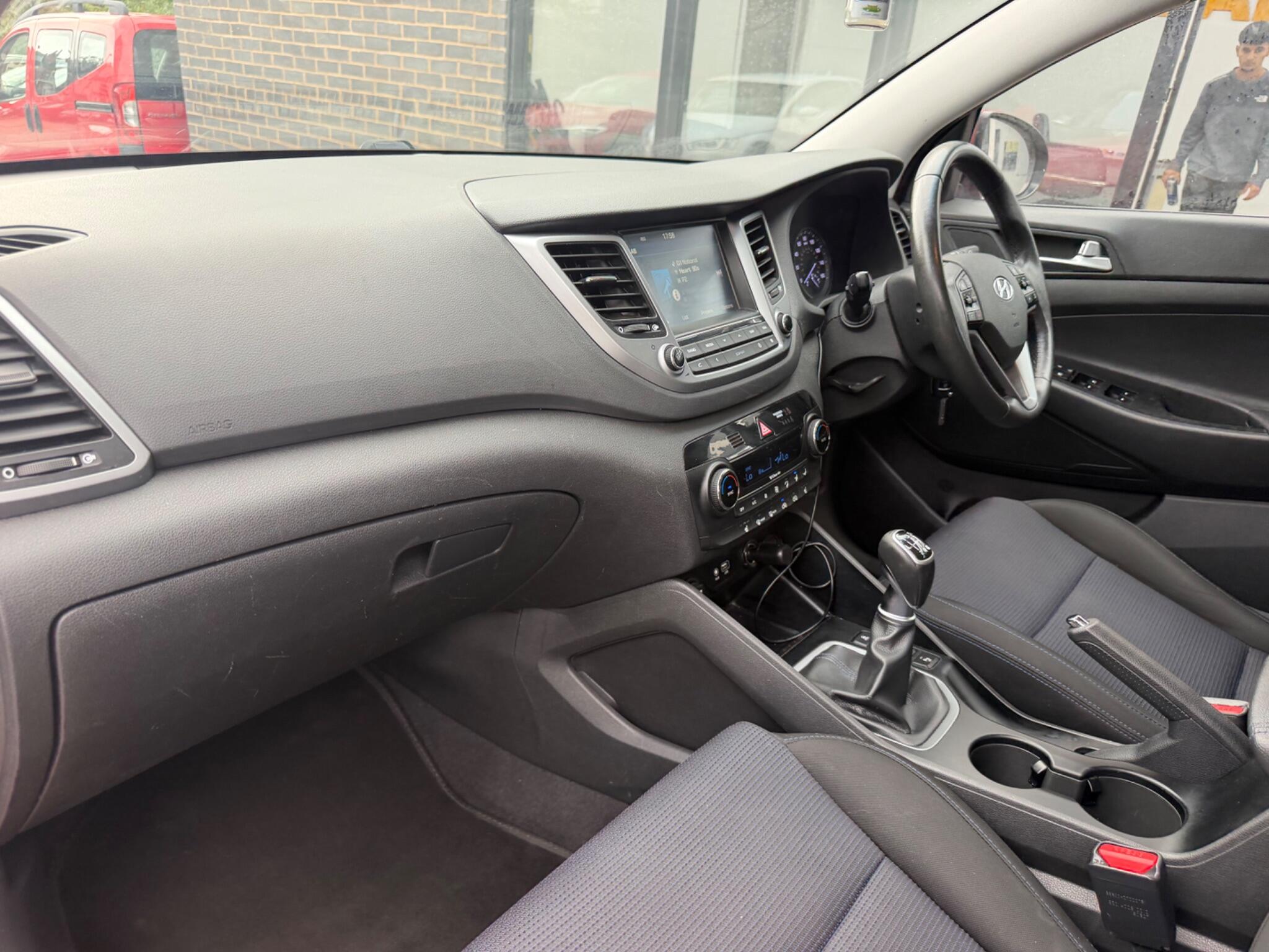 Hyundai Tucson view 16