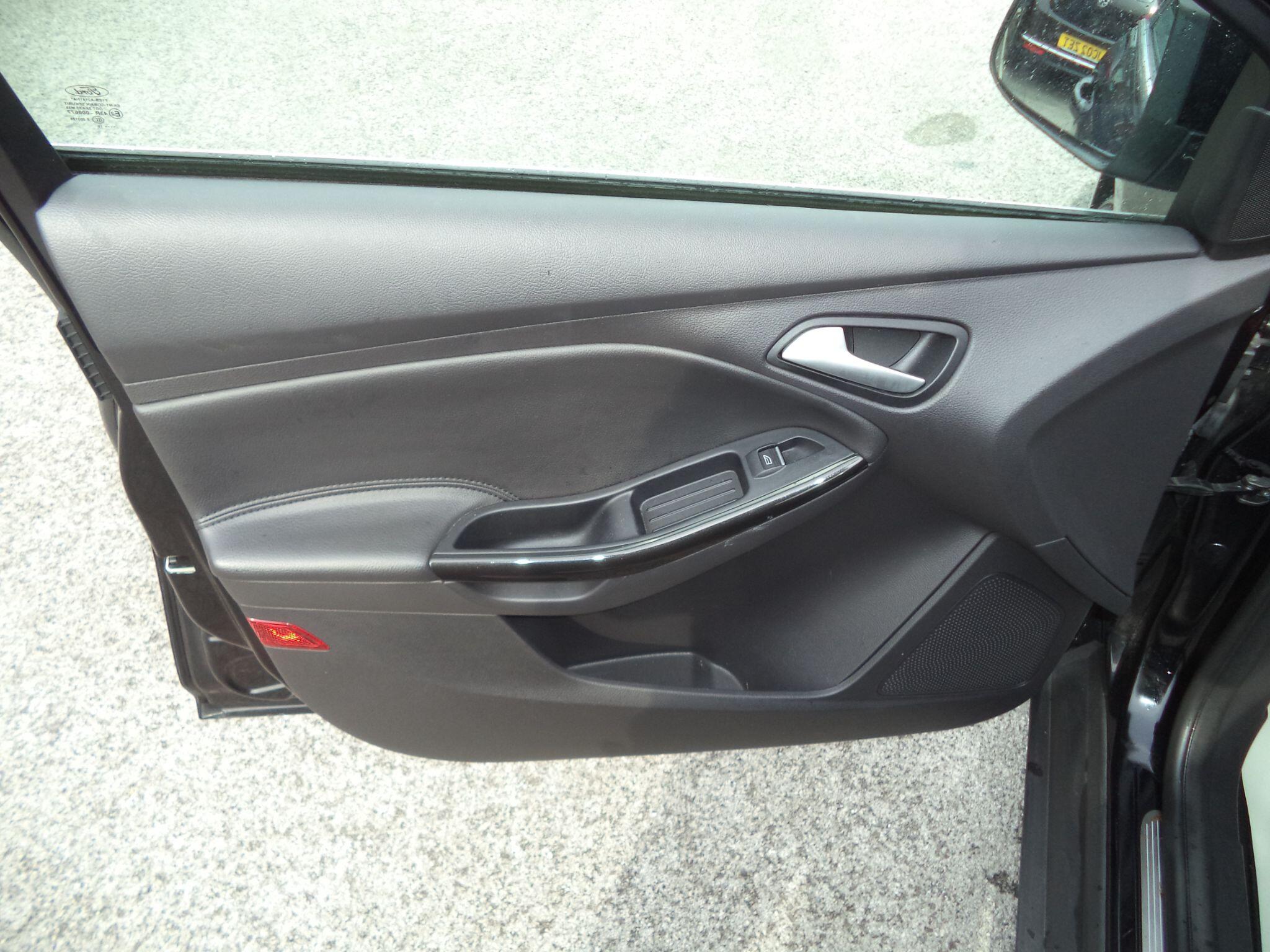 Ford Focus view 24