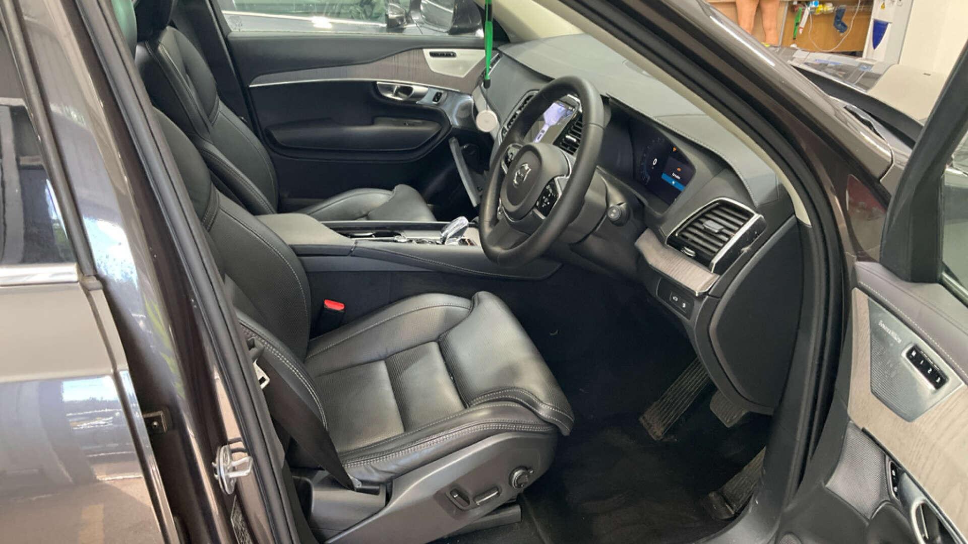 Volvo XC90 view 2