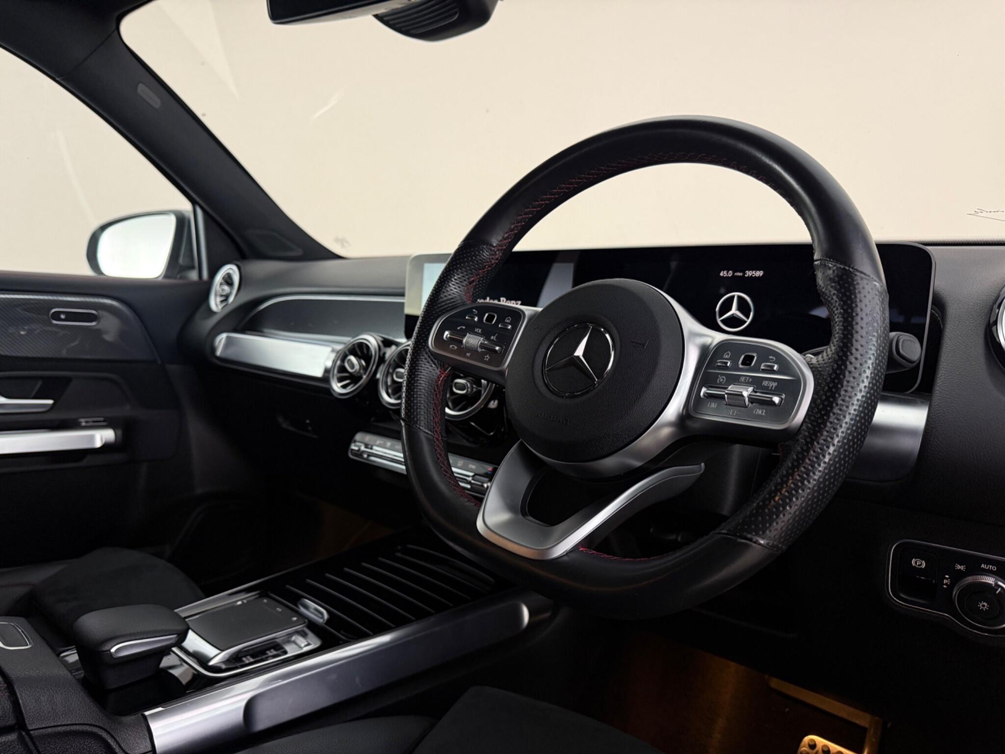 Mercedes-Benz GLB view 3