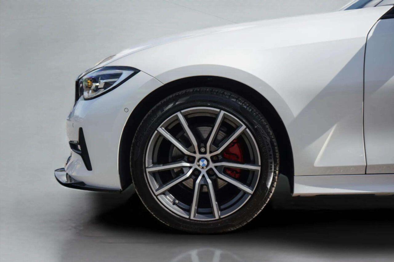 BMW 3 Series view 8