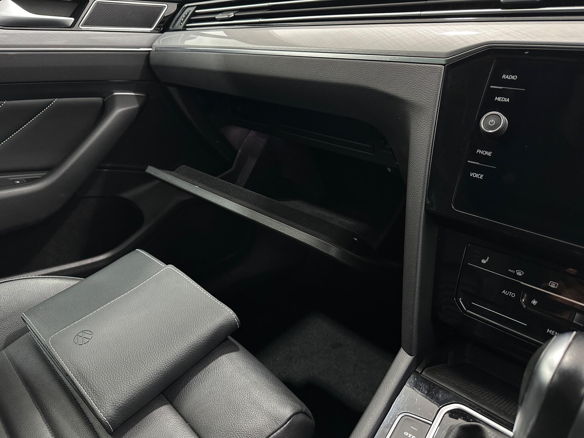 Volkswagen Passat view 28