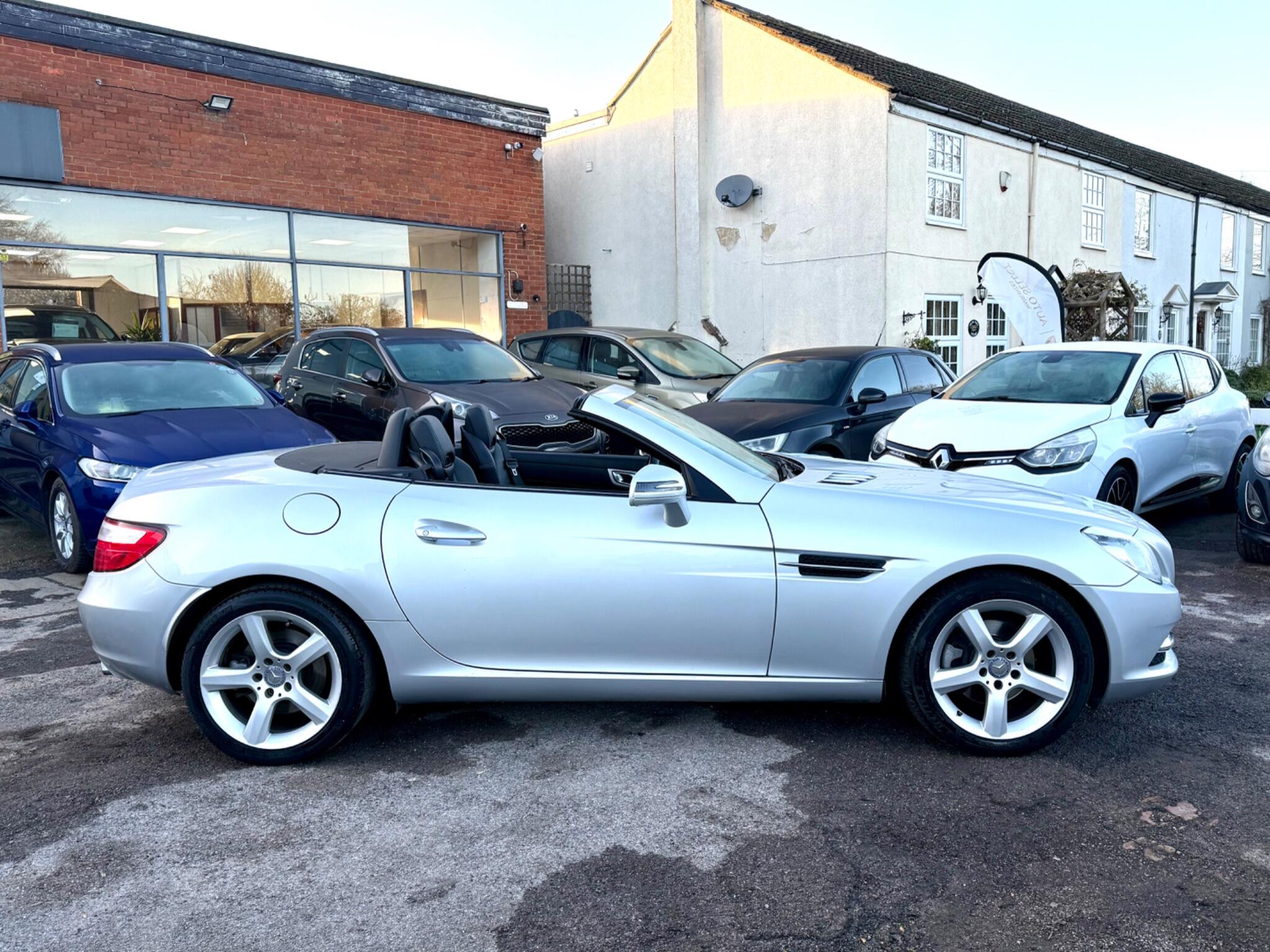 2011 Mercedes-Benz SLK image 11