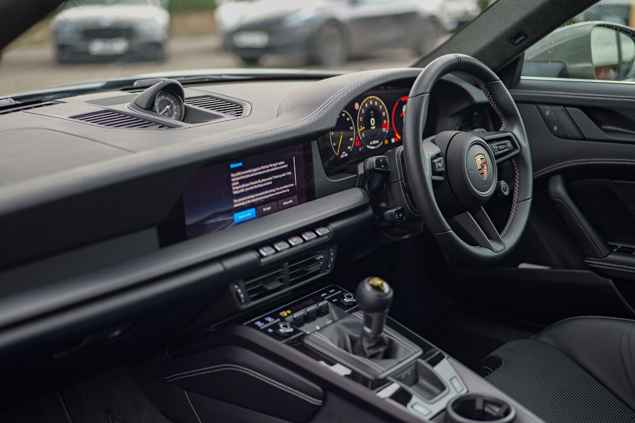 Porsche 911 view 17
