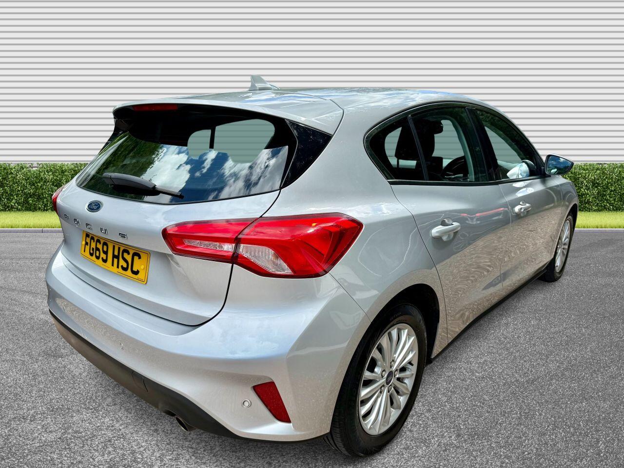Ford Focus view 10