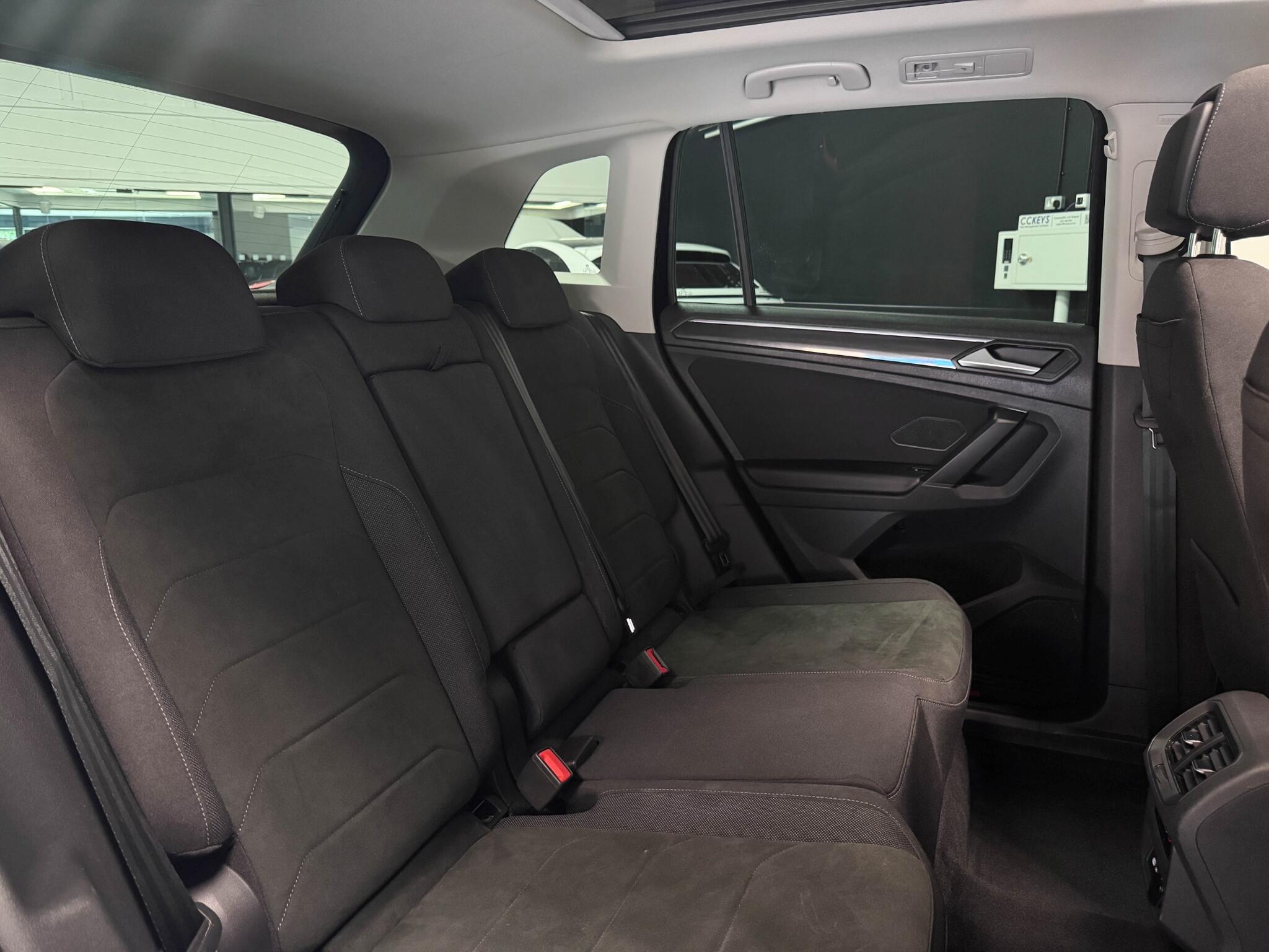 Volkswagen Tiguan view 22