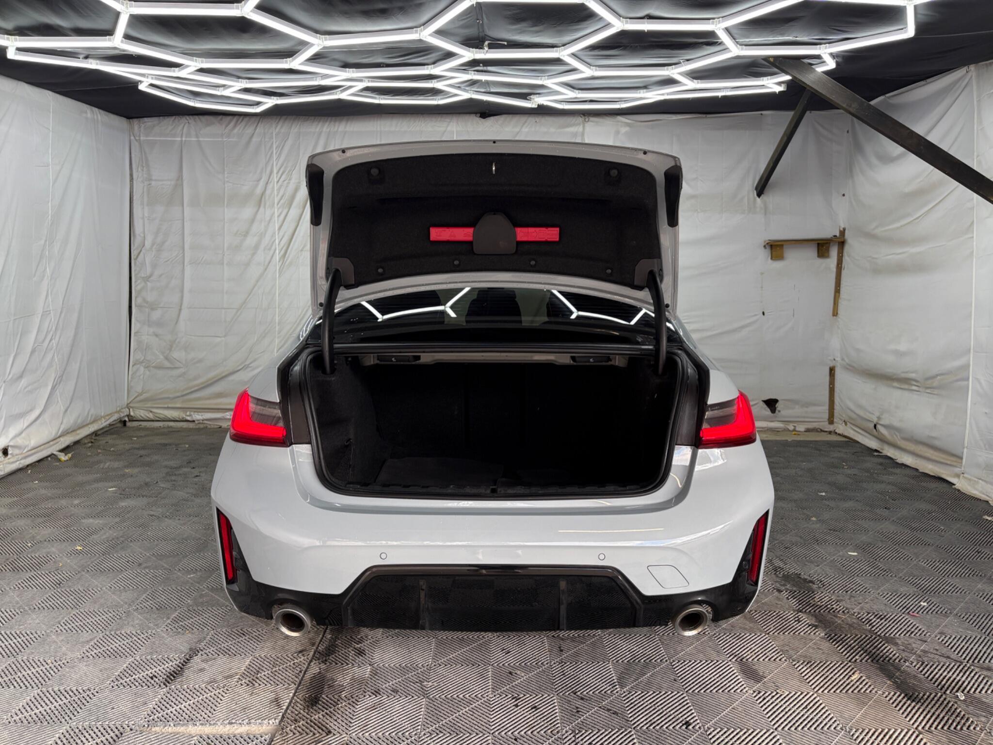 BMW 3 Series view 7