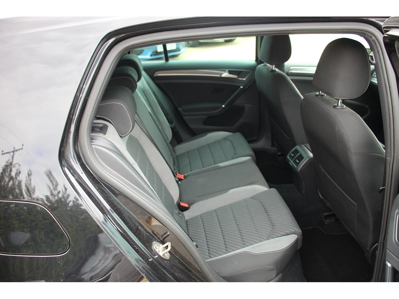 Volkswagen Golf view 18