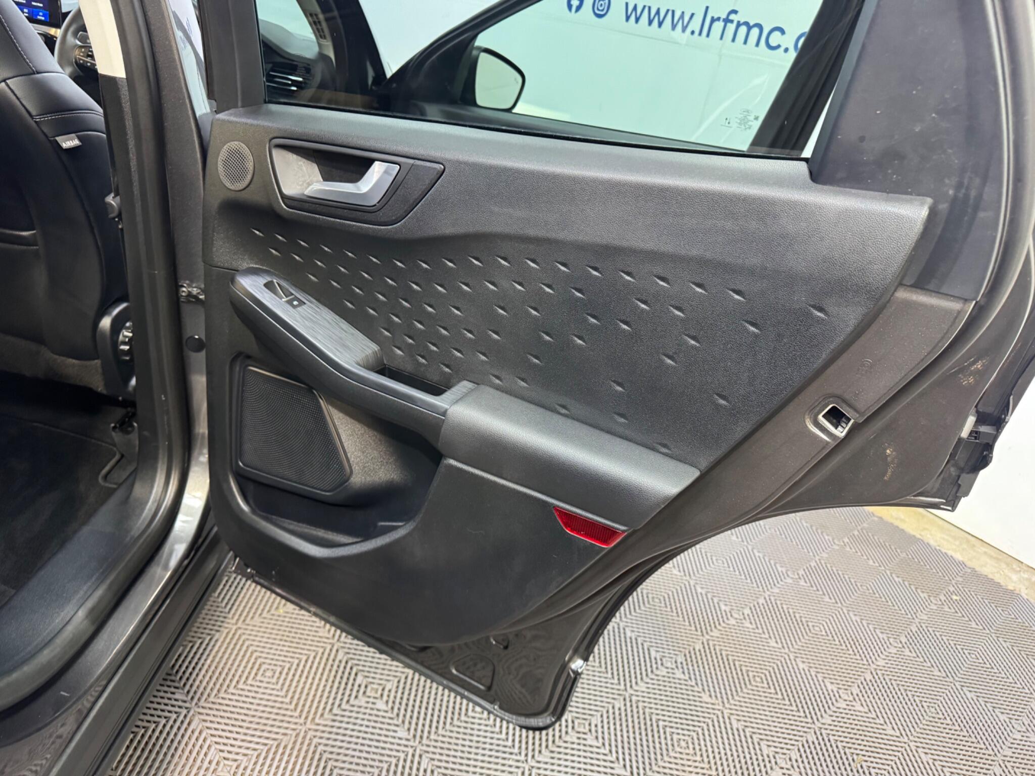 Ford Kuga view 45