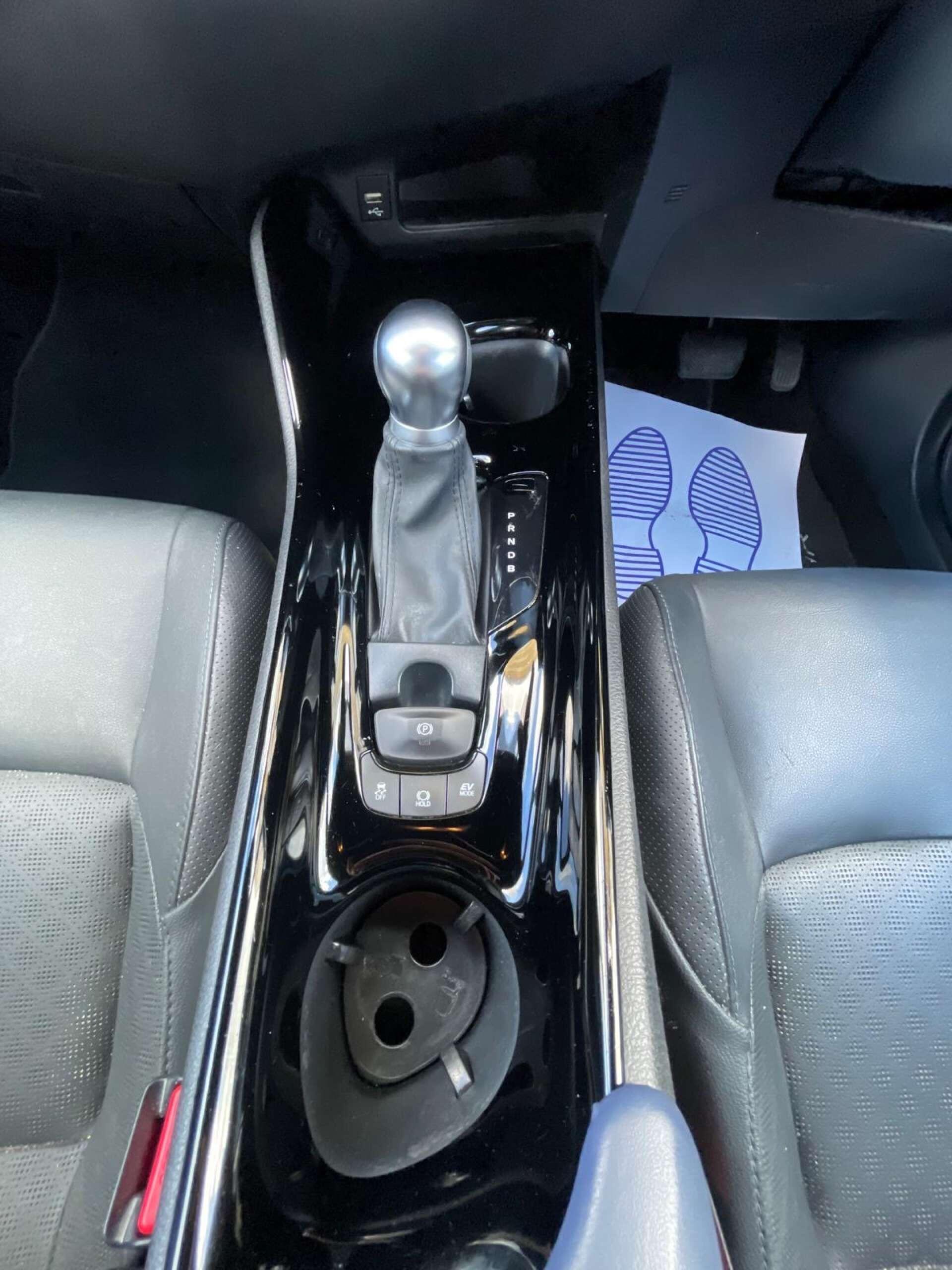 Toyota C-HR view 14