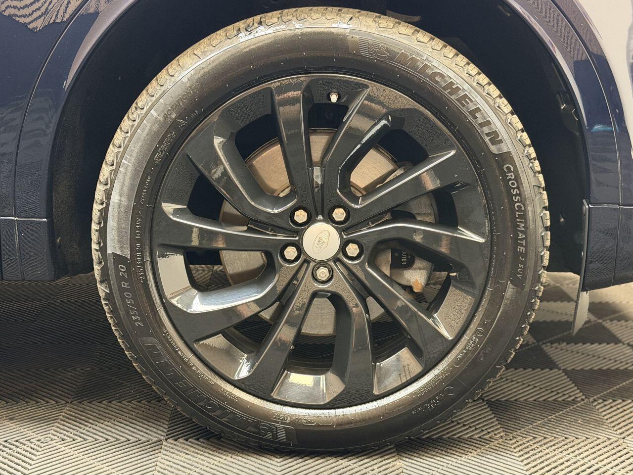 Land Rover Discovery Sport view 10
