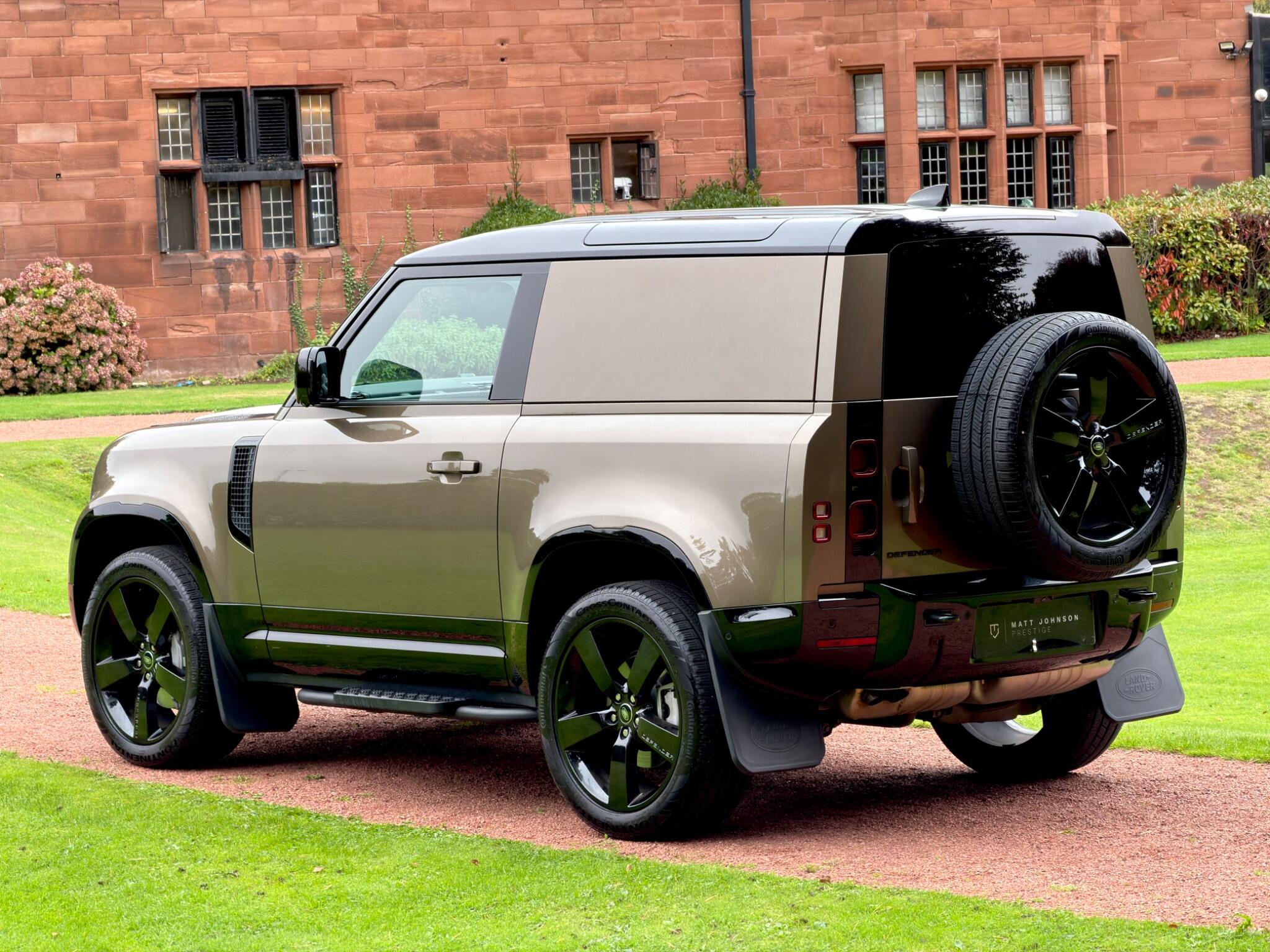 Land Rover Defender view 30