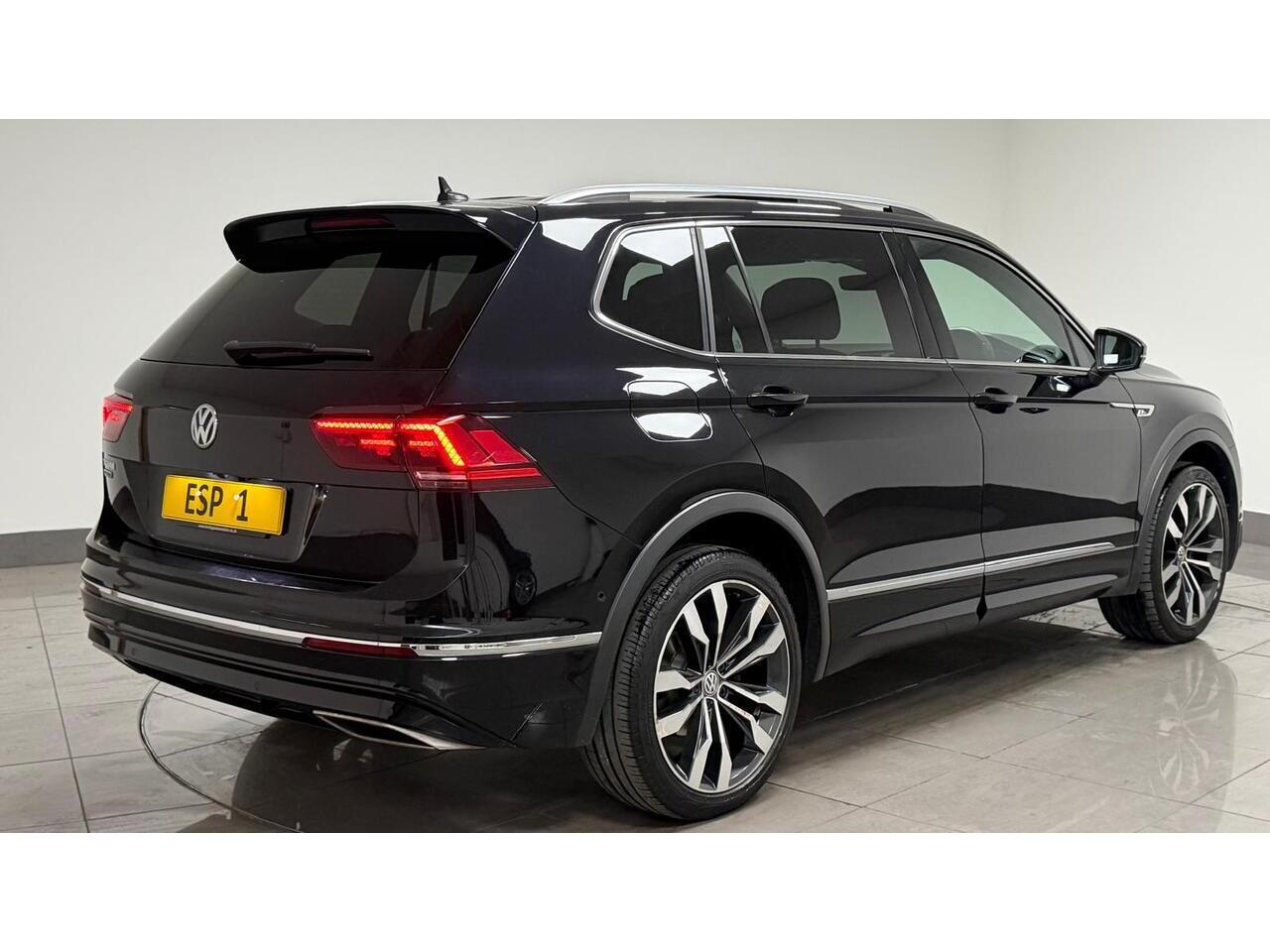 Volkswagen Tiguan Allspace view 9