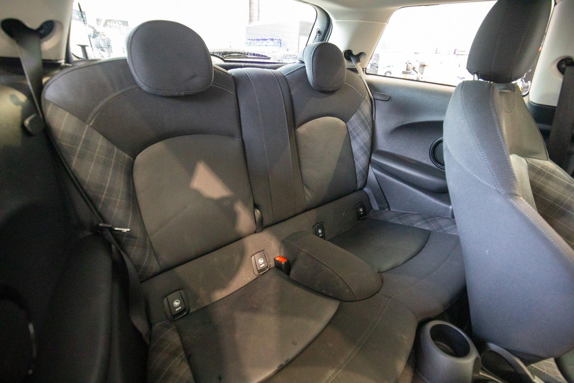Mini Hatch view 13