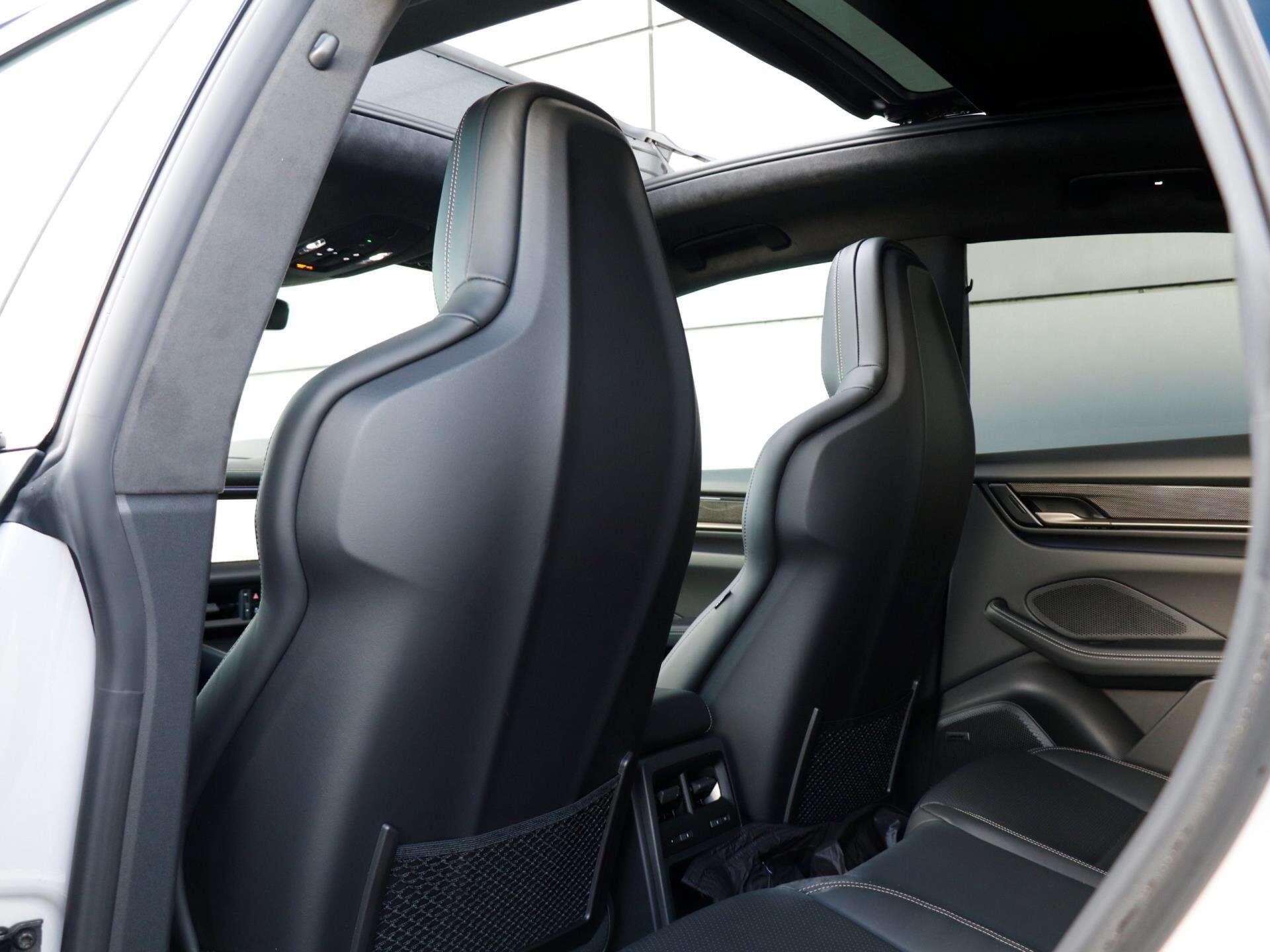 Porsche Macan view 26