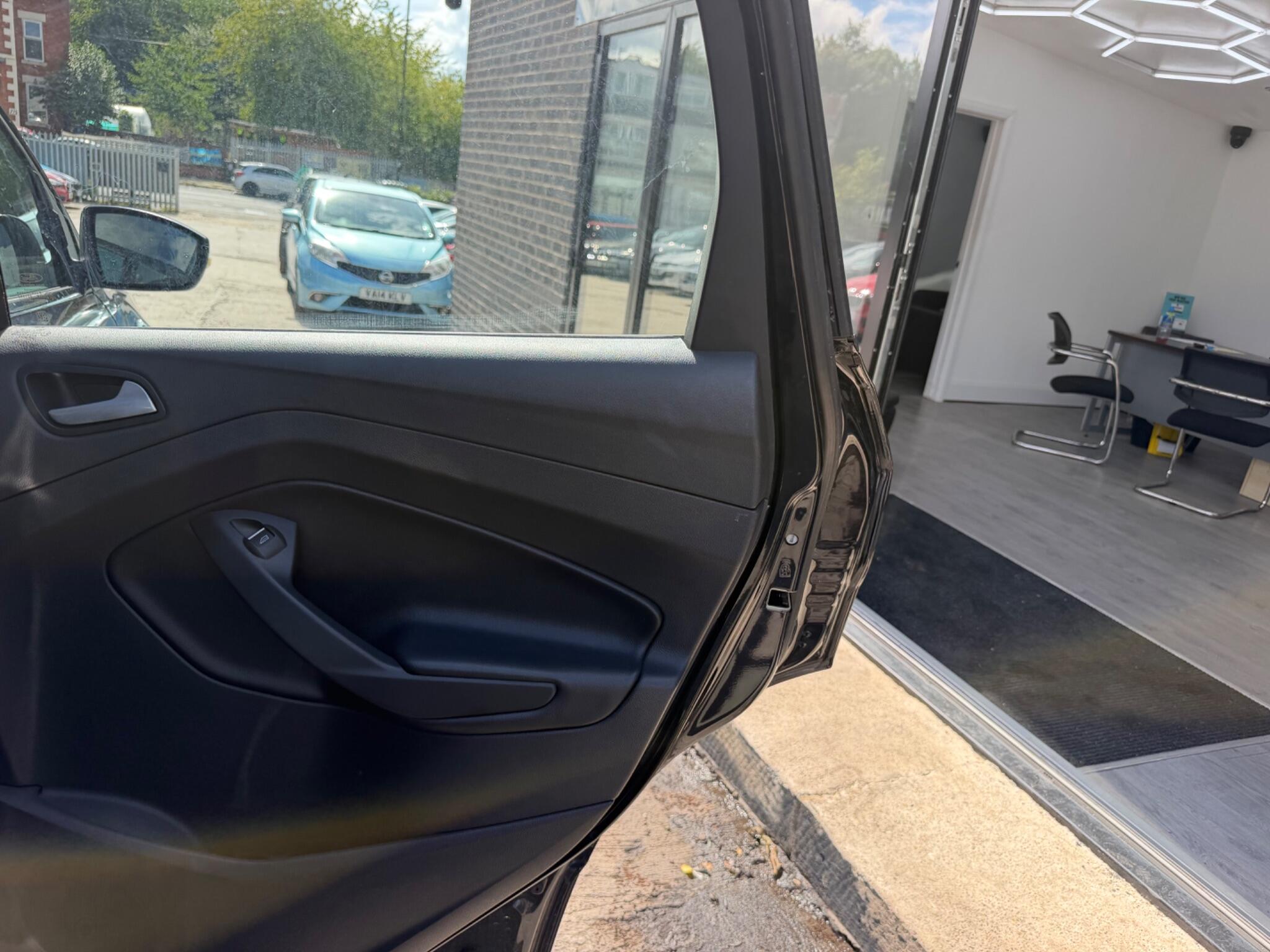 Ford Kuga view 18