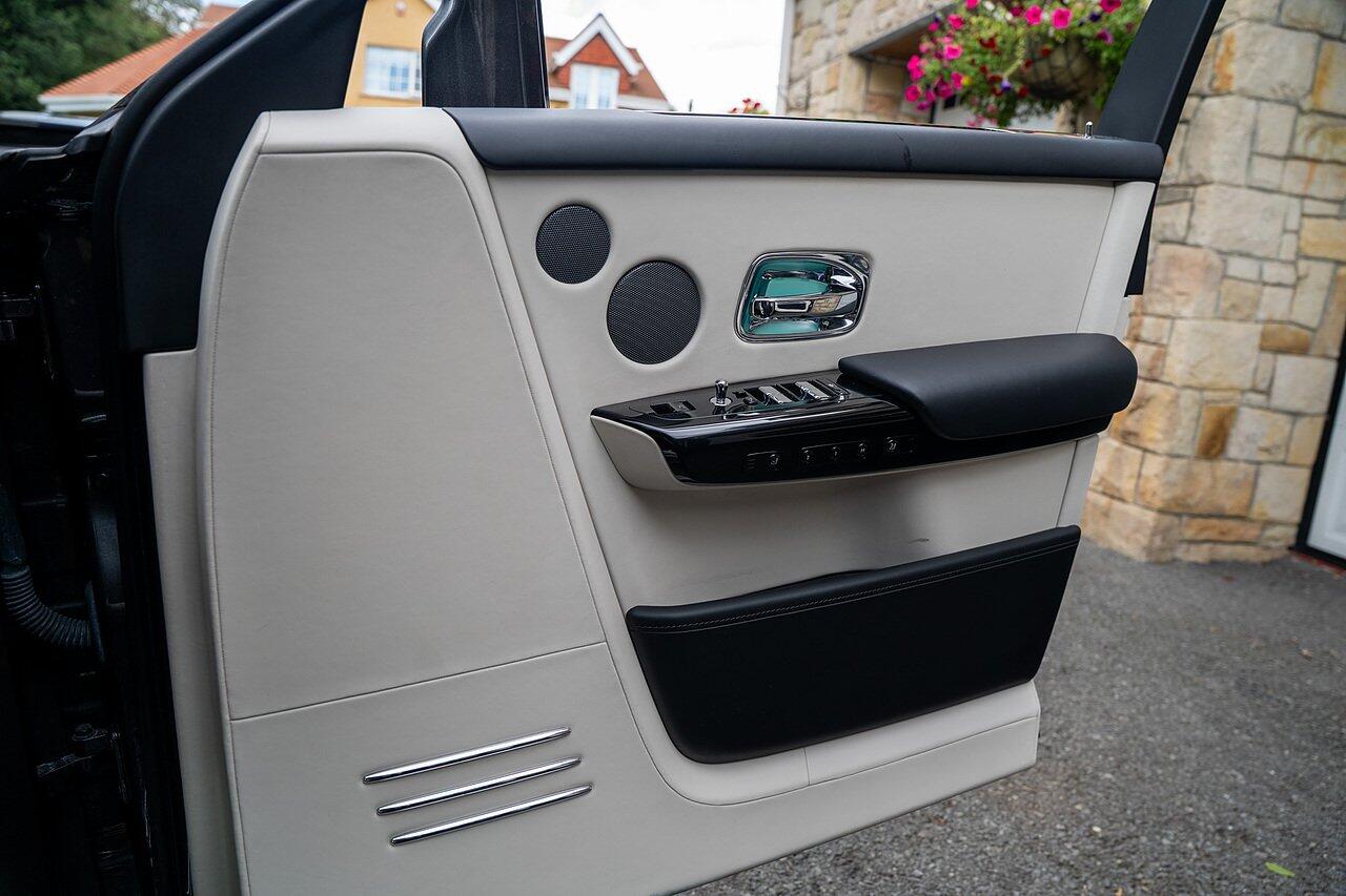 Rolls-Royce Phantom view 49