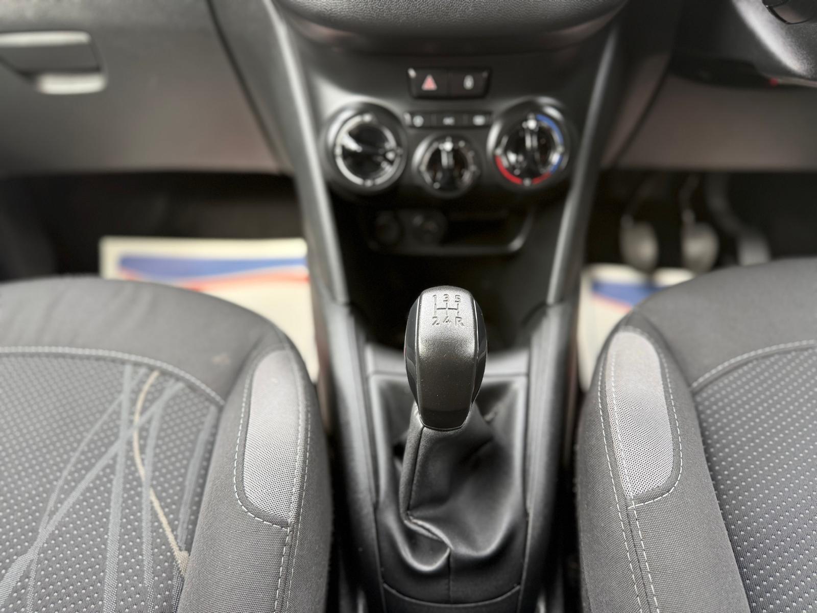 Peugeot 208 view 19