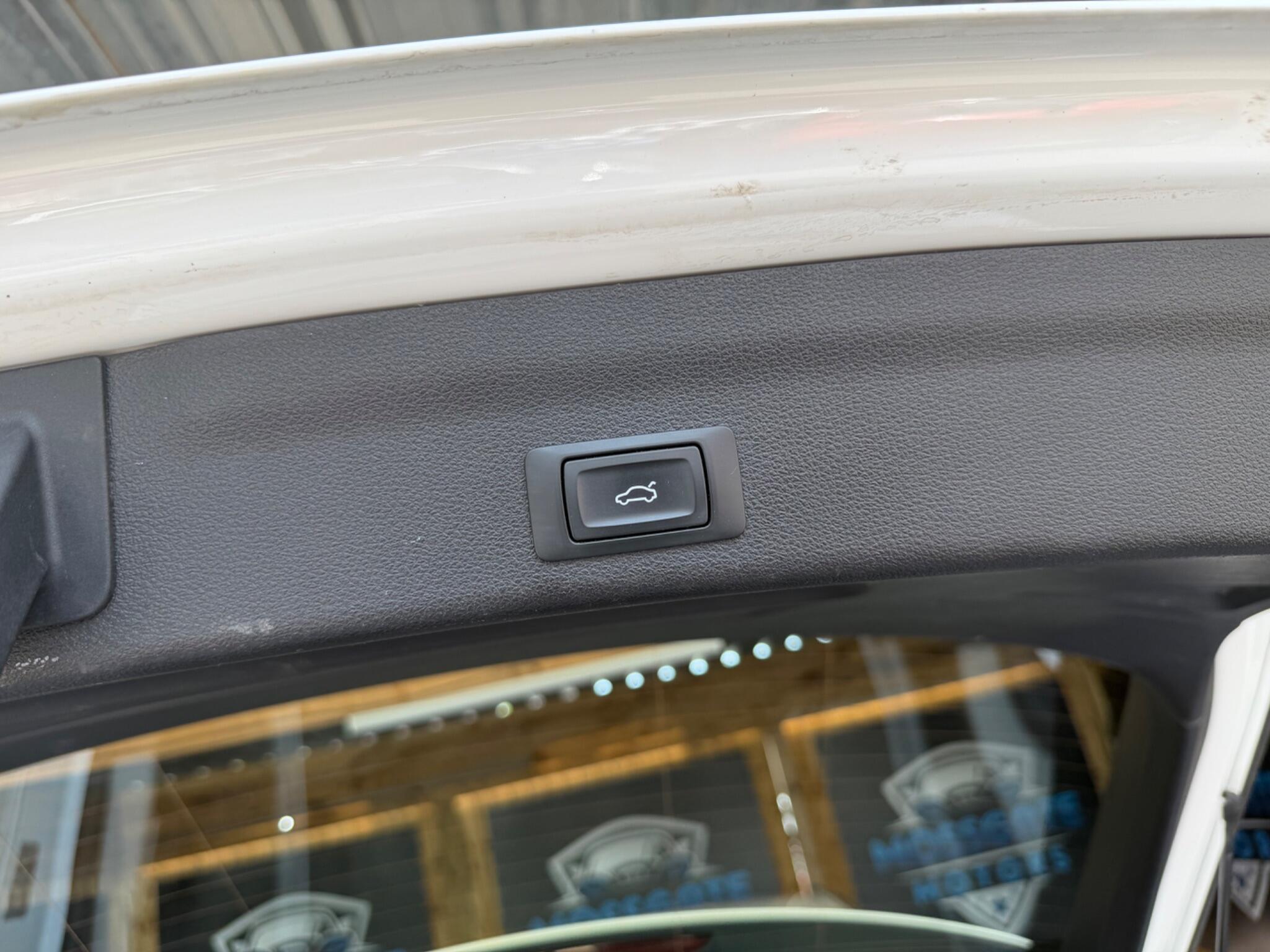 Audi A6 view 14